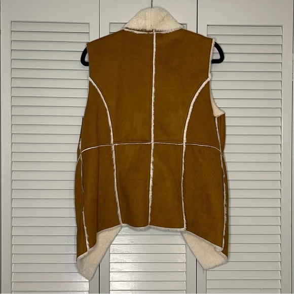 Gianni Bini Faux Sherpa Suede Vest - Picture 2 of 7